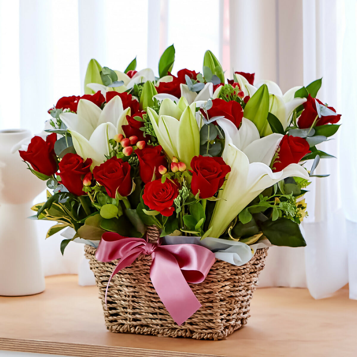 [OnKorea Gifts 한국 배송_꽃배달 서비스]사랑느낌(빨간장미와 백합 꽃바구니)- 주문당일 한국 전지역 배송 서비스